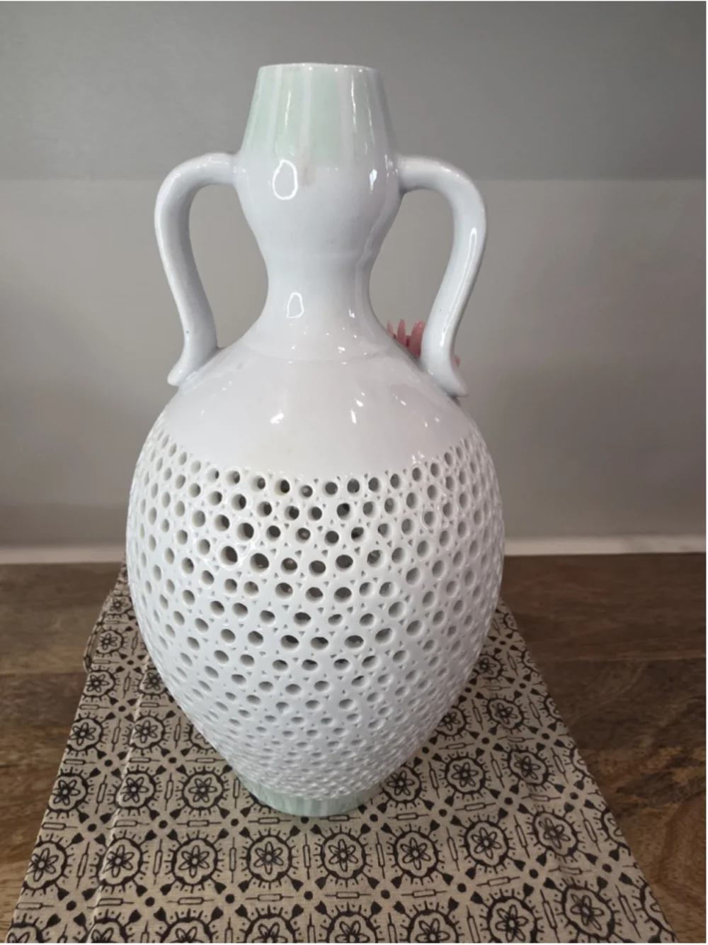 VTG Reticulated Porcelain Double Handle Floral Vase Pink Flowers Boxed 7